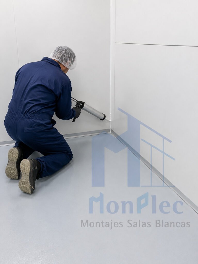 Resellado de paneles sándwich en sala blanca — mantenimiento preventivo