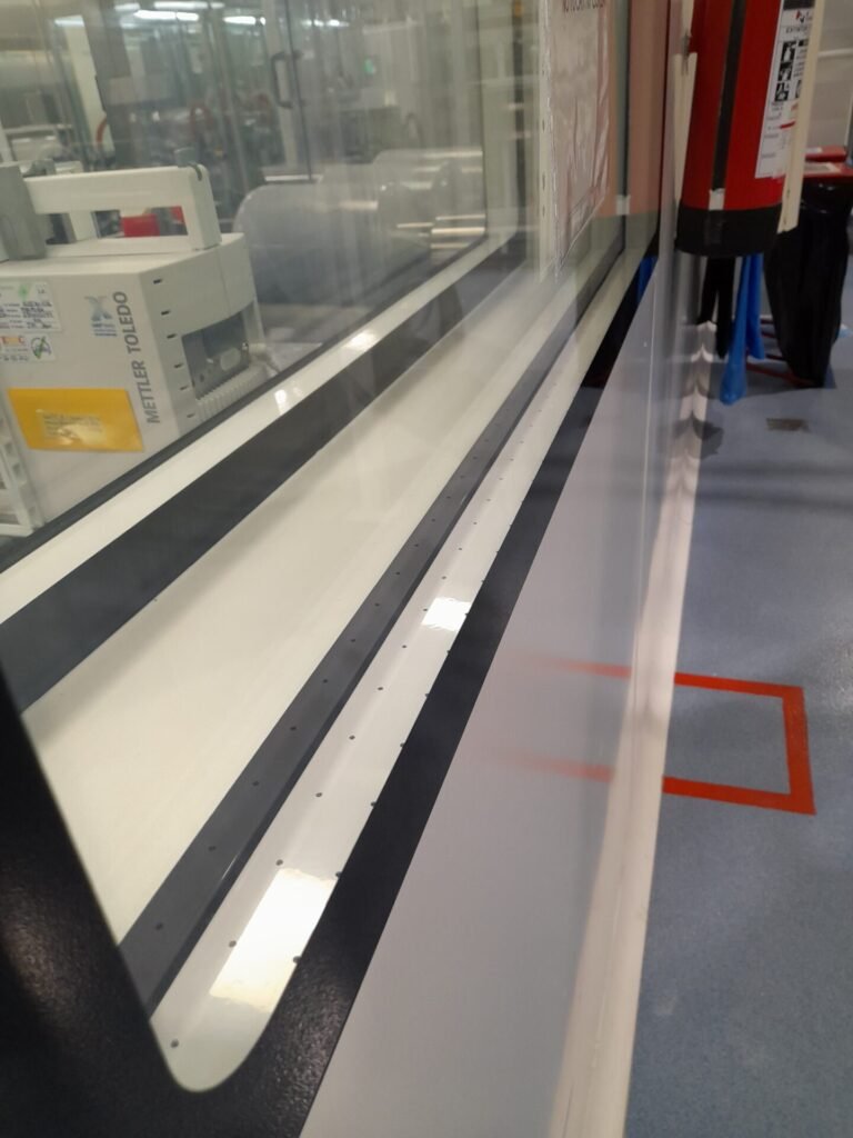ventana dobe camara para sala blanca